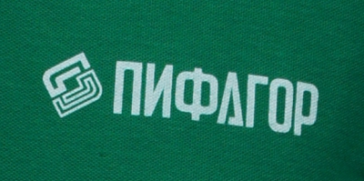 Прямая-трафаретная печать на футболке поло